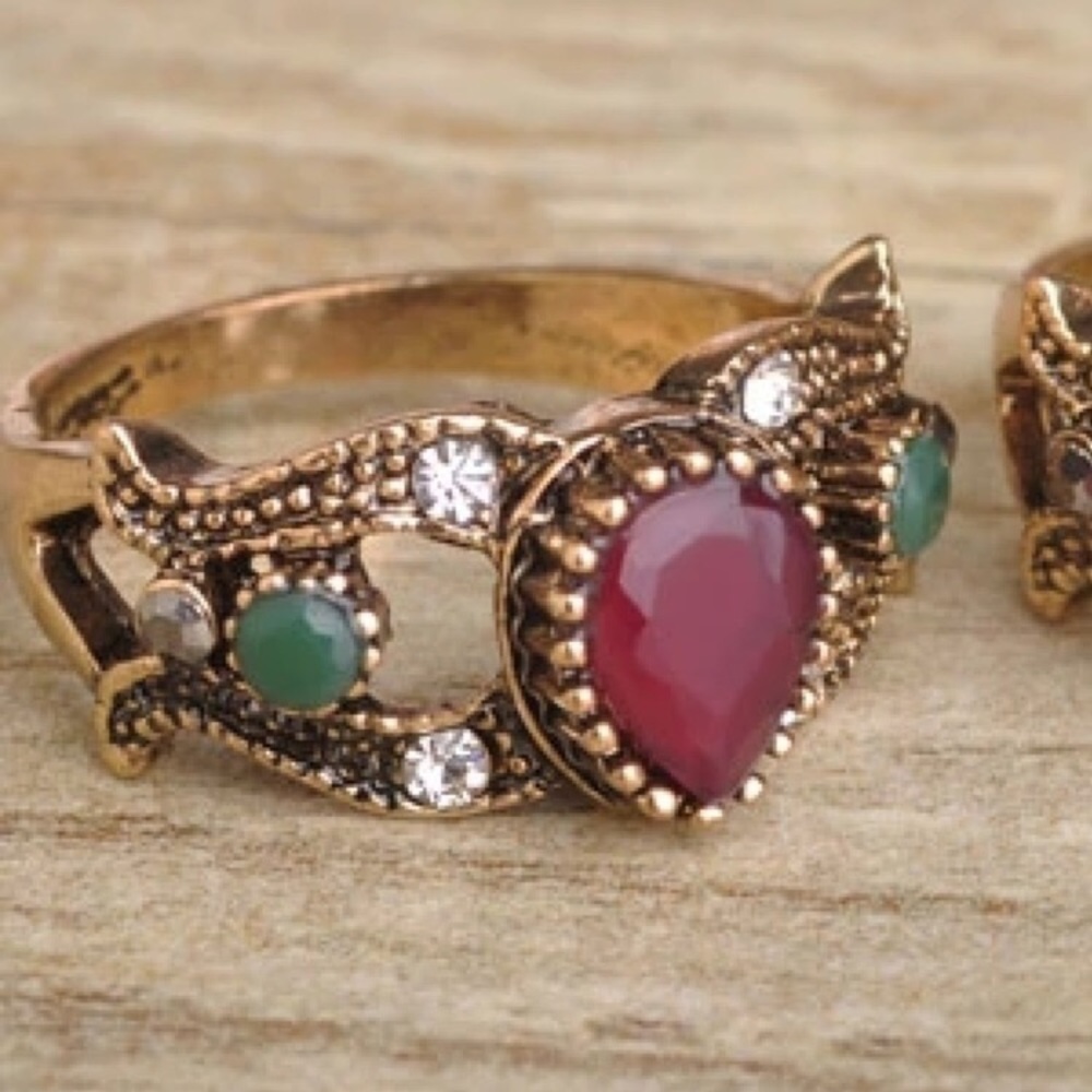 Vintage style gorgeous ring